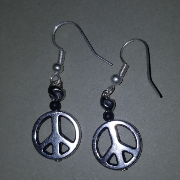Wear your Positive  Peace Sign  EarringS - Picture 1 of 1